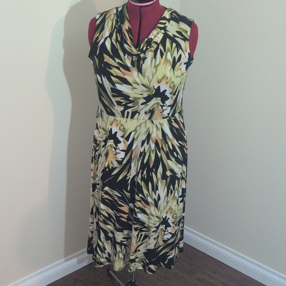 Tradition | Elegant Black and Yellow Floral Patterned Dress